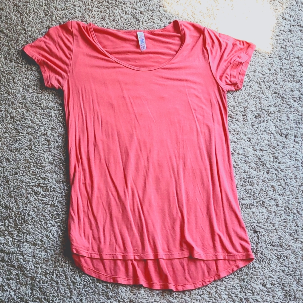 Coral Lularoe top